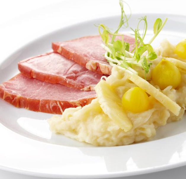 Casselerrib met aardappels en groente